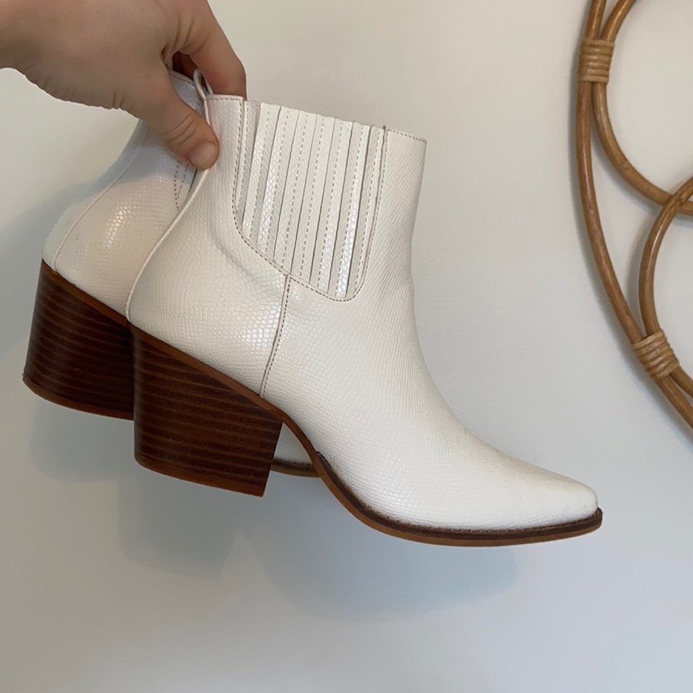 White snakeskin cowgirl boots
